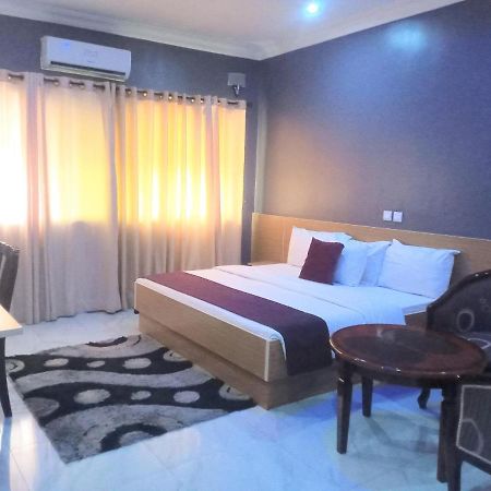 Fawzy Hotel Ibadan Kültér fotó