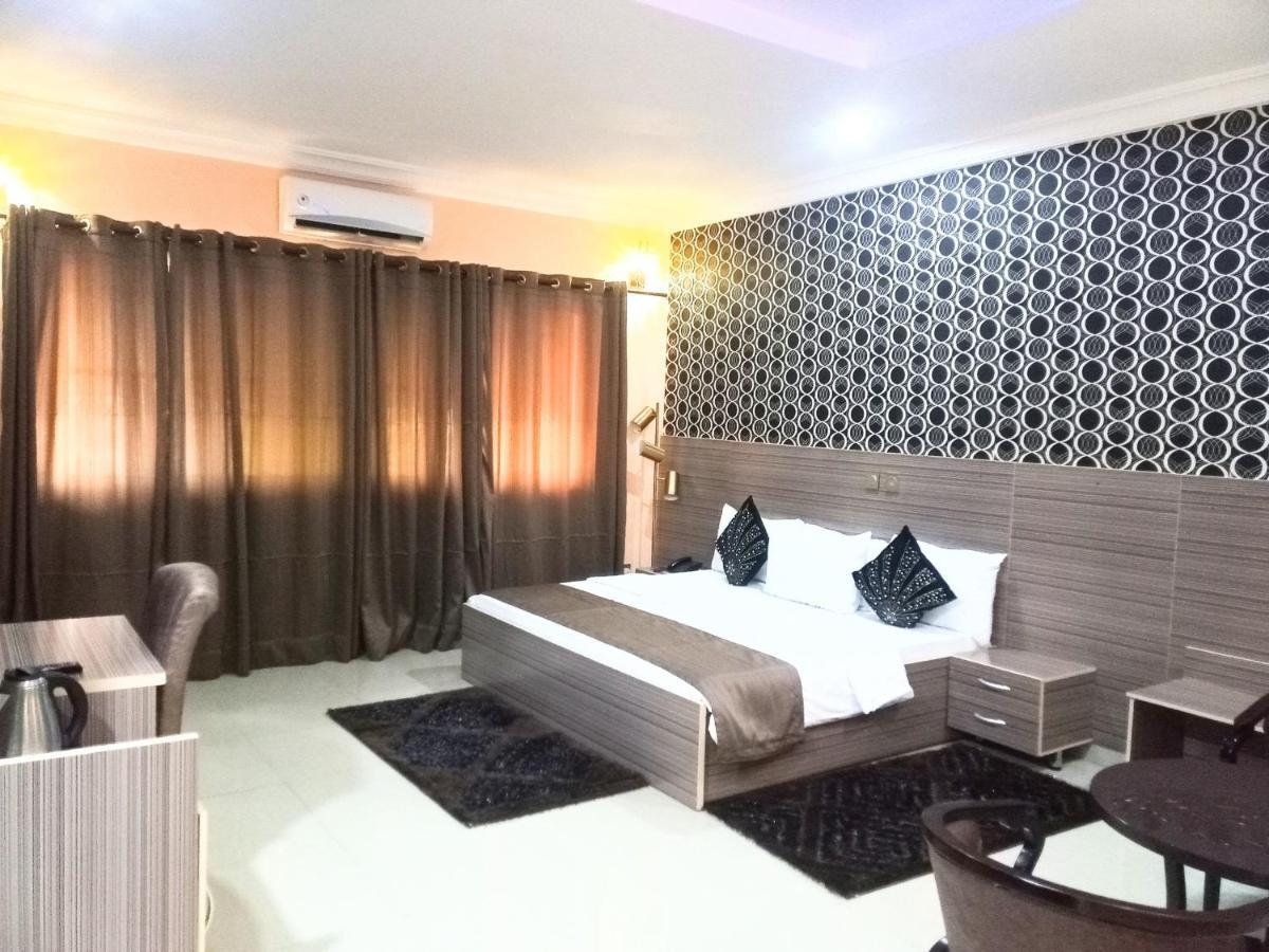 Fawzy Hotel Ibadan Kültér fotó
