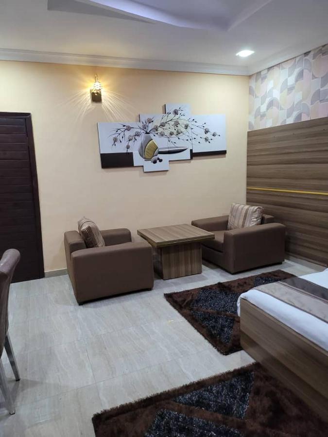Fawzy Hotel Ibadan Kültér fotó