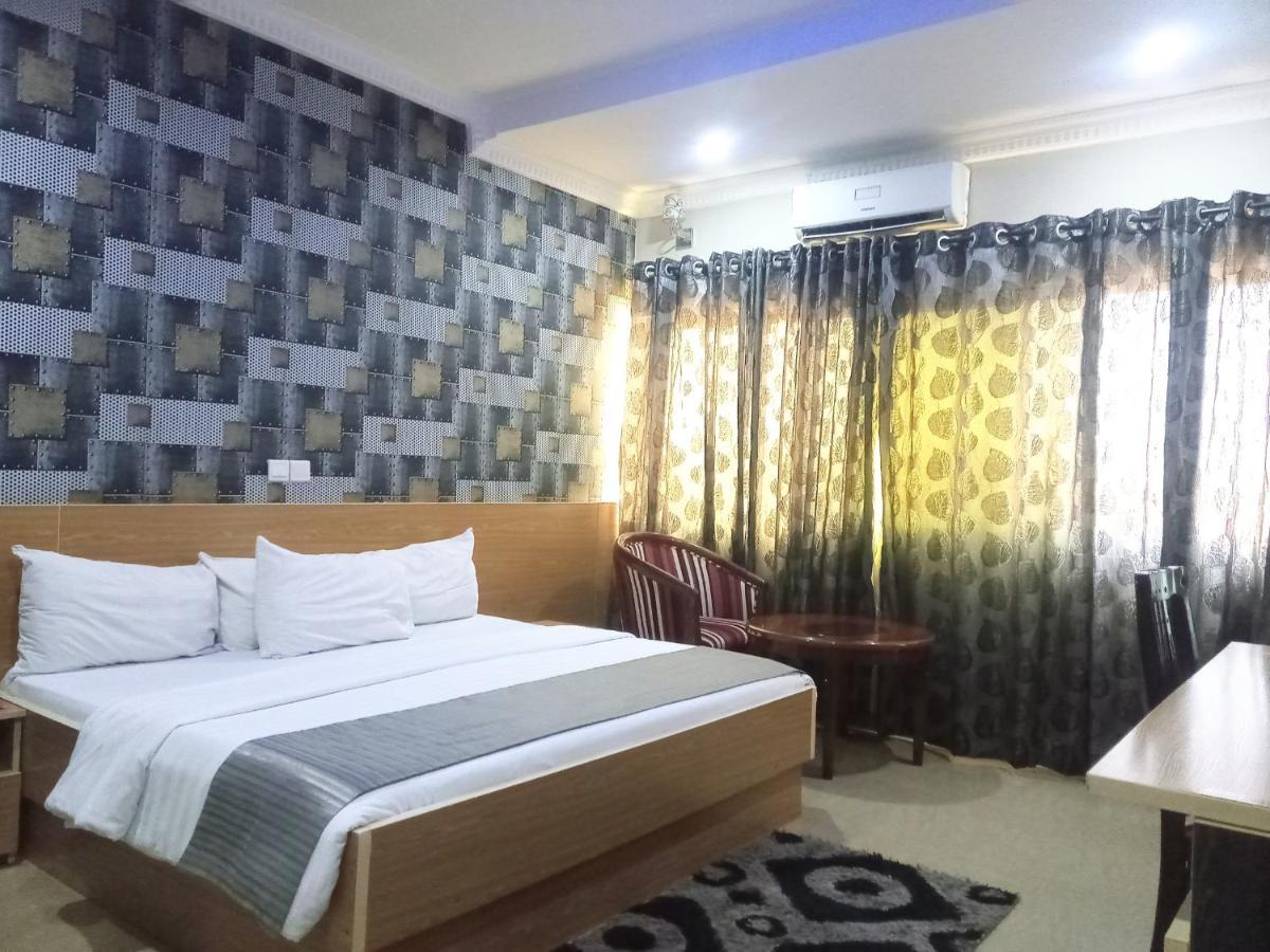 Fawzy Hotel Ibadan Kültér fotó