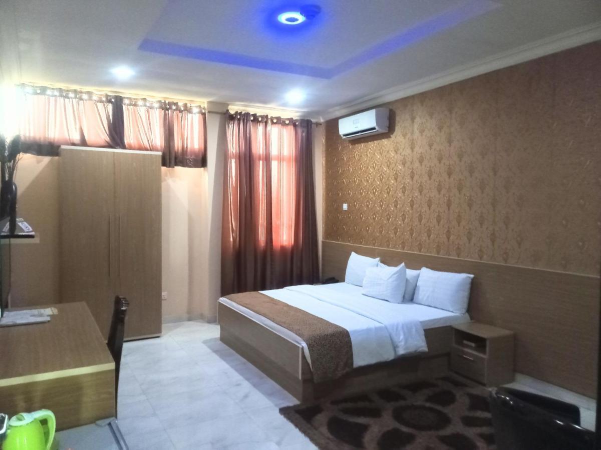 Fawzy Hotel Ibadan Kültér fotó