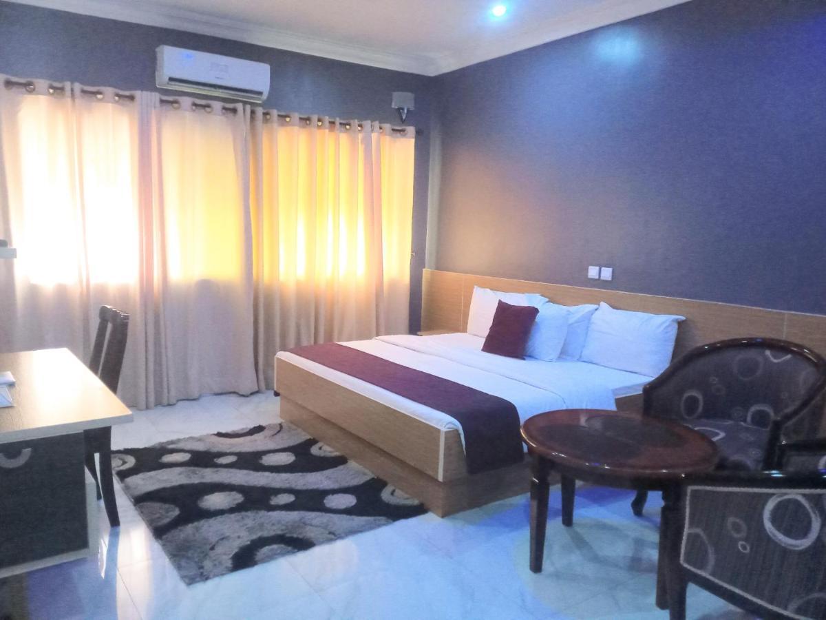 Fawzy Hotel Ibadan Kültér fotó
