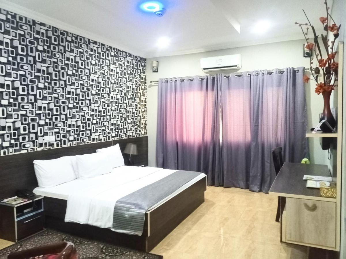 Fawzy Hotel Ibadan Kültér fotó