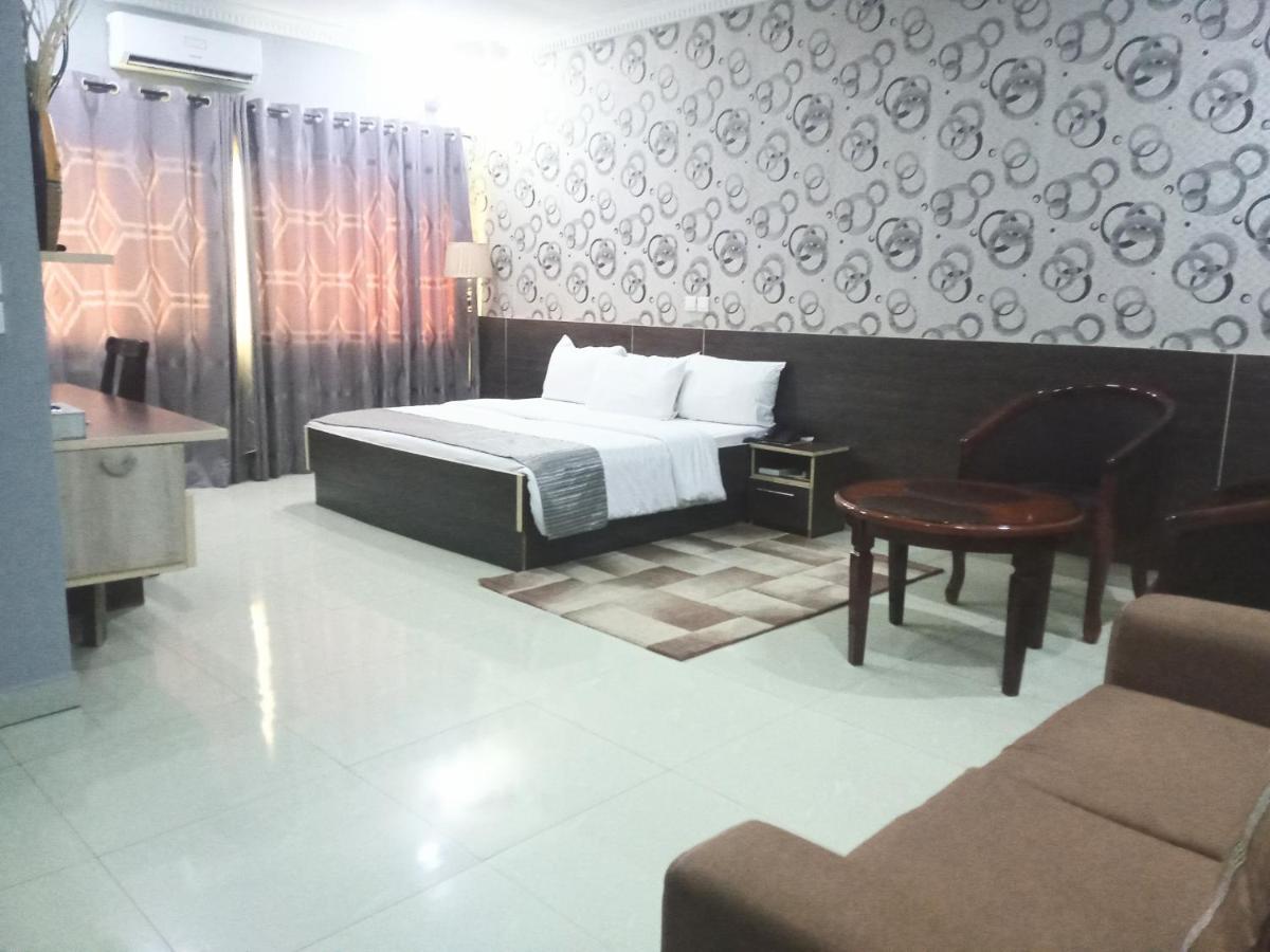Fawzy Hotel Ibadan Kültér fotó