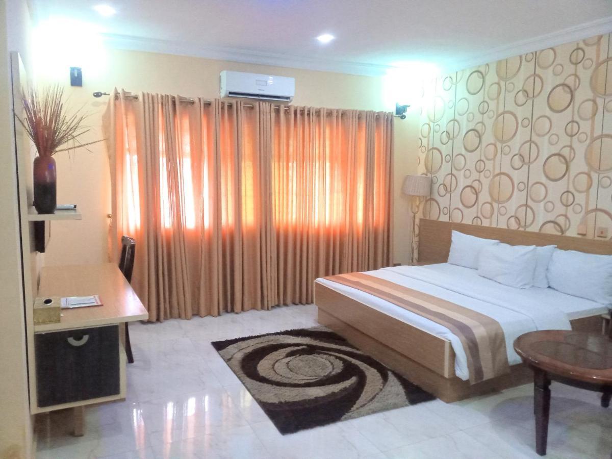 Fawzy Hotel Ibadan Kültér fotó