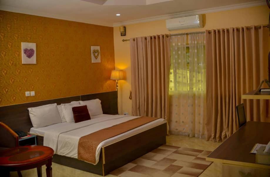 Fawzy Hotel Ibadan Kültér fotó