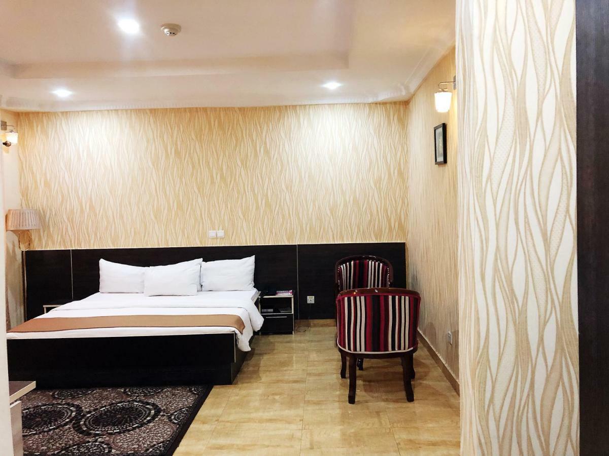 Fawzy Hotel Ibadan Kültér fotó
