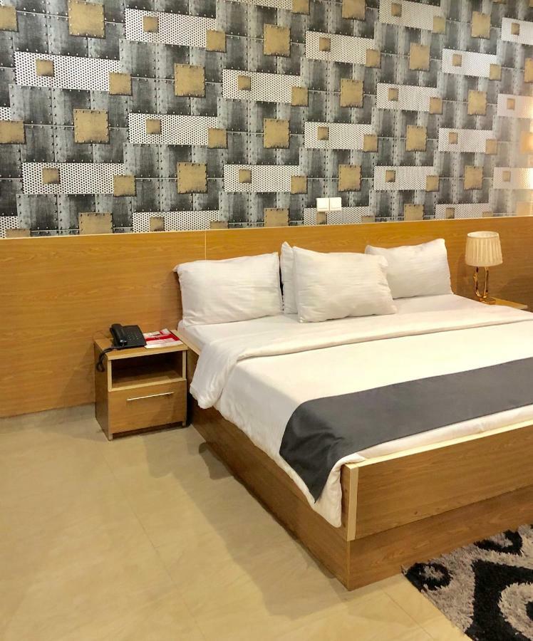Fawzy Hotel Ibadan Kültér fotó