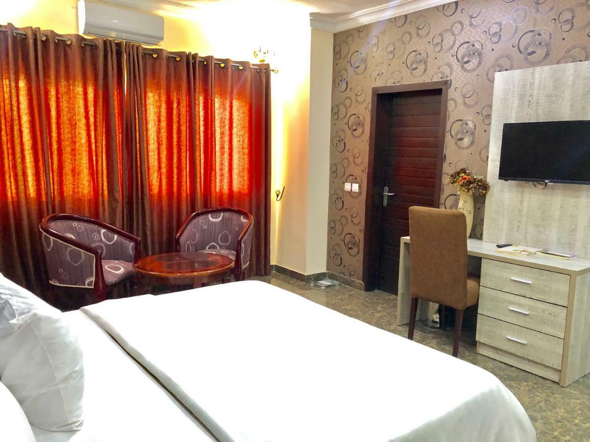 Fawzy Hotel Ibadan Kültér fotó