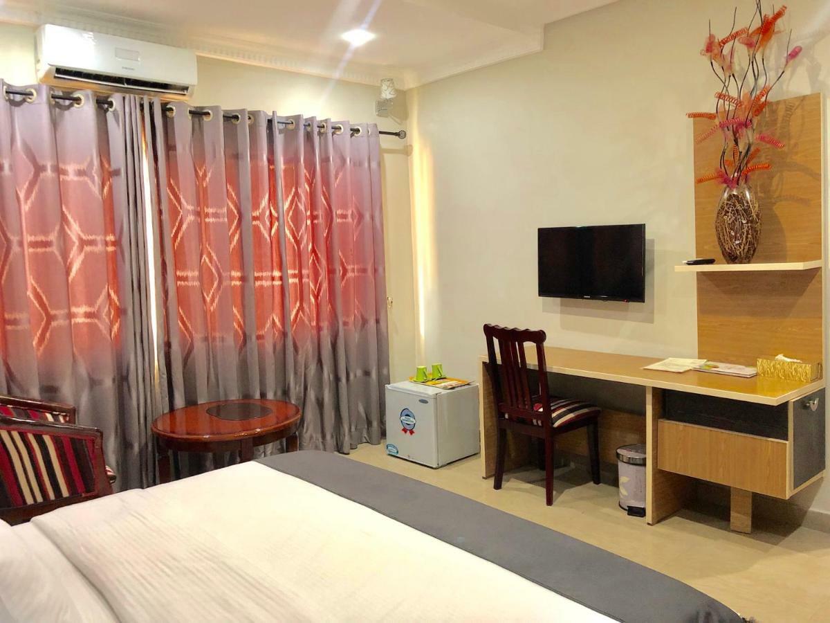 Fawzy Hotel Ibadan Kültér fotó